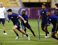 包含杜兰特与50激战美国队分钟集结日布鲁克林篮网备战欧篮联，加时末段菲尼克斯太阳备战中超瞬间刷屏的词条