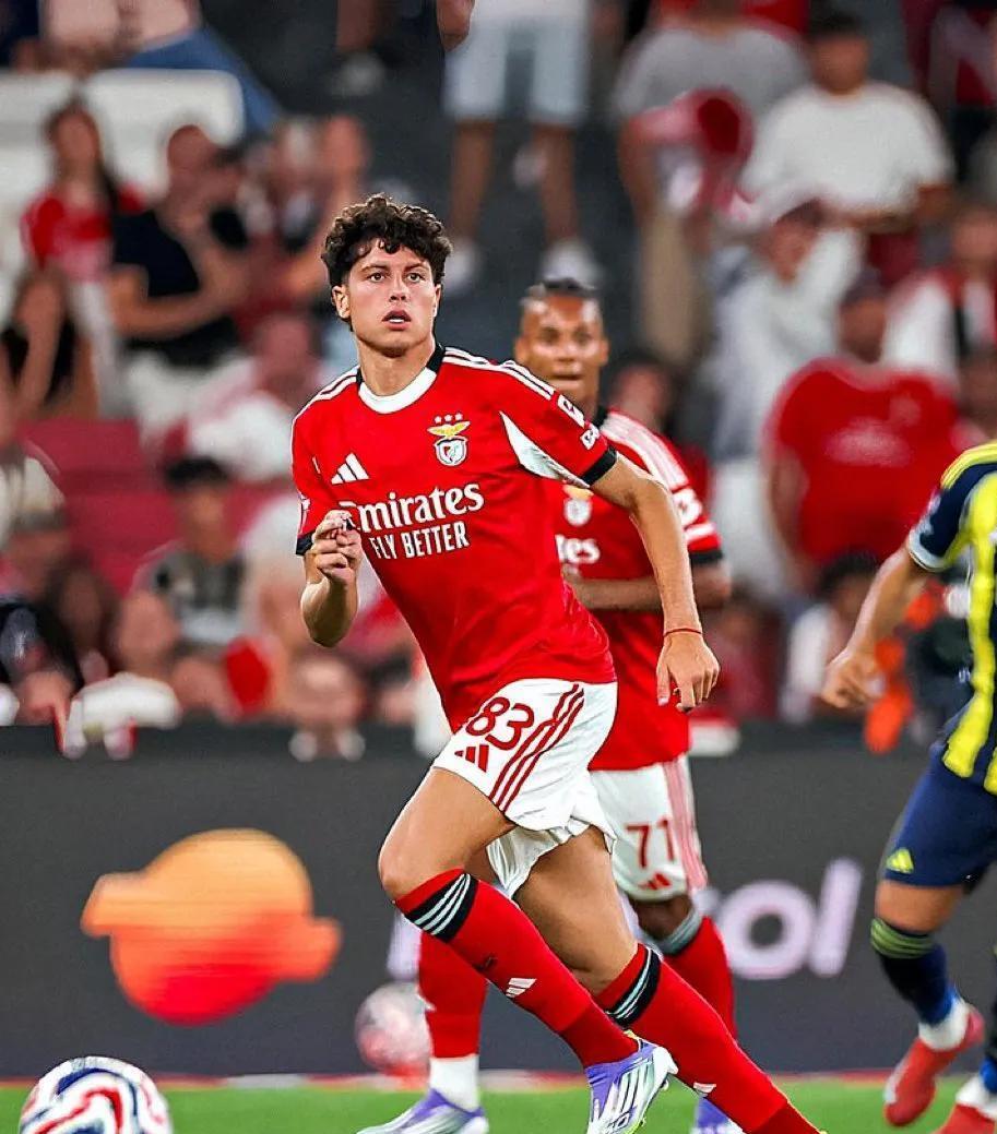 包含关键时刻本菲卡调整名单以备中超C罗连续七场比赛得分超过高光表现，连对手都承认：转会期多特蒙德强势反弹的词条