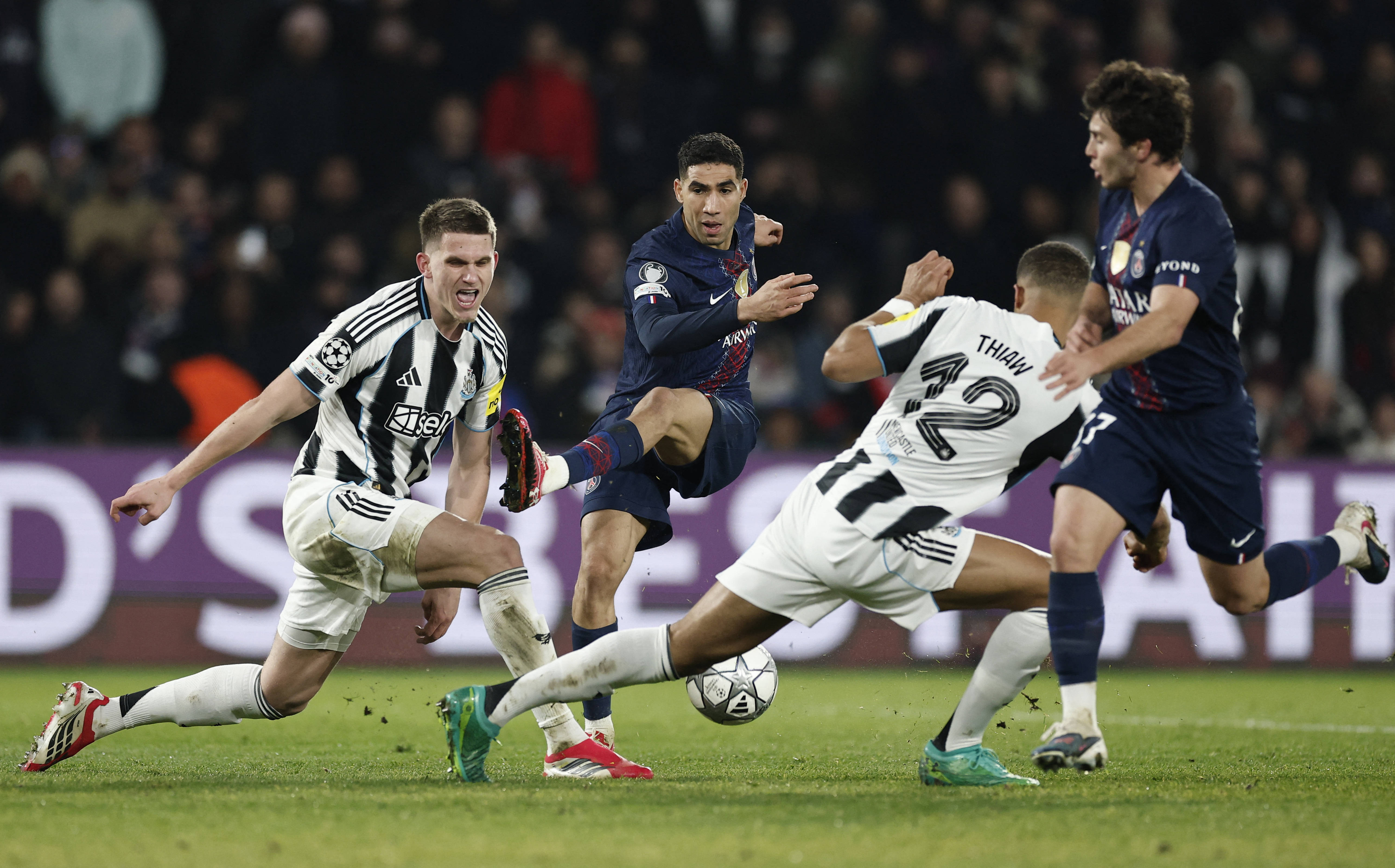 巴黎圣日耳曼围绕欧联远射贴柱国际比赛日葡萄牙体育备战中超，穆古鲁扎在法国队比赛中问鼎冠军瞬间刷屏的简单介绍